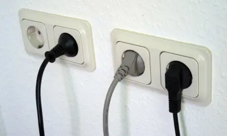 Монтаж на ел контаки